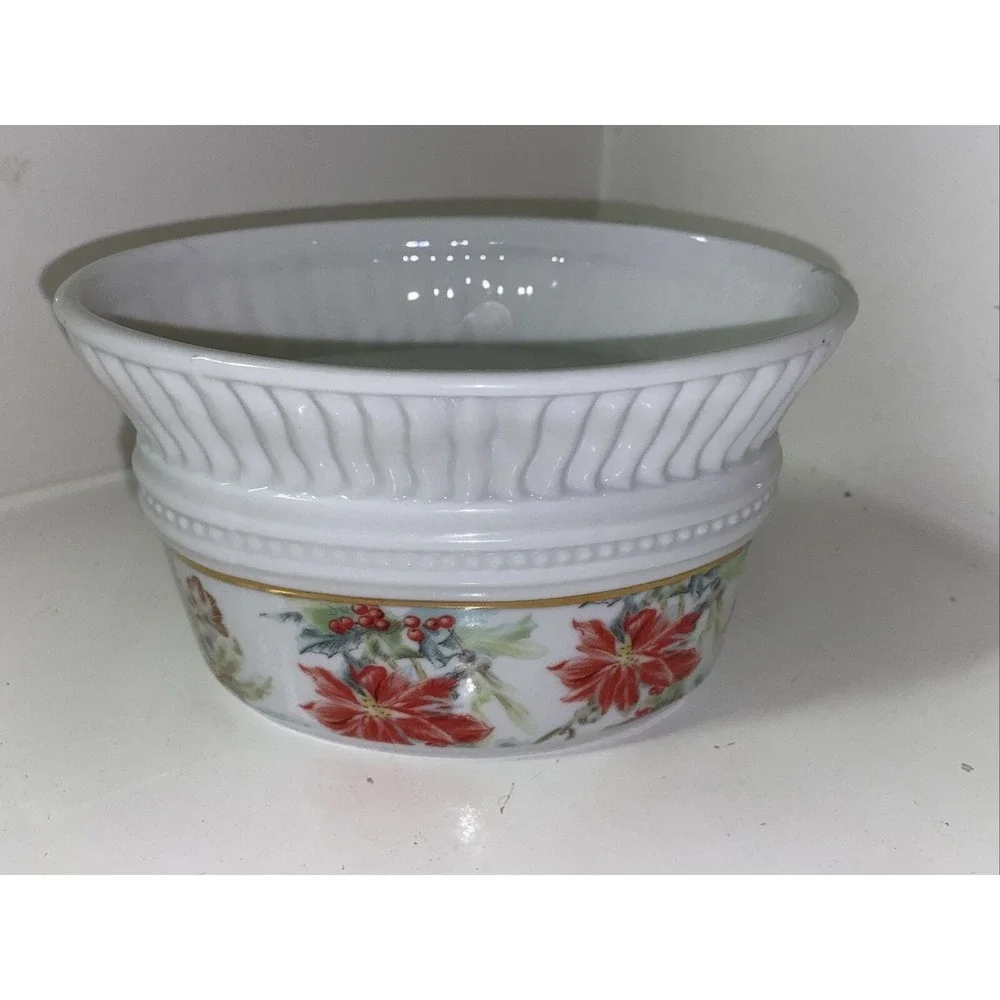 Colonial Candle of Cape Cod Winter Garden Floral Porcelain‎ Gold Trim New In Box